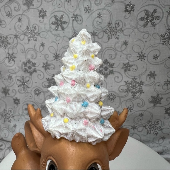Kitschy Retro Vintage Inspired Sweet Treat Reindeer w/ White Frosting Hat - Picture 7 of 12